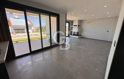 Deniz Manzaralı 500 m2 Sıfır Villa