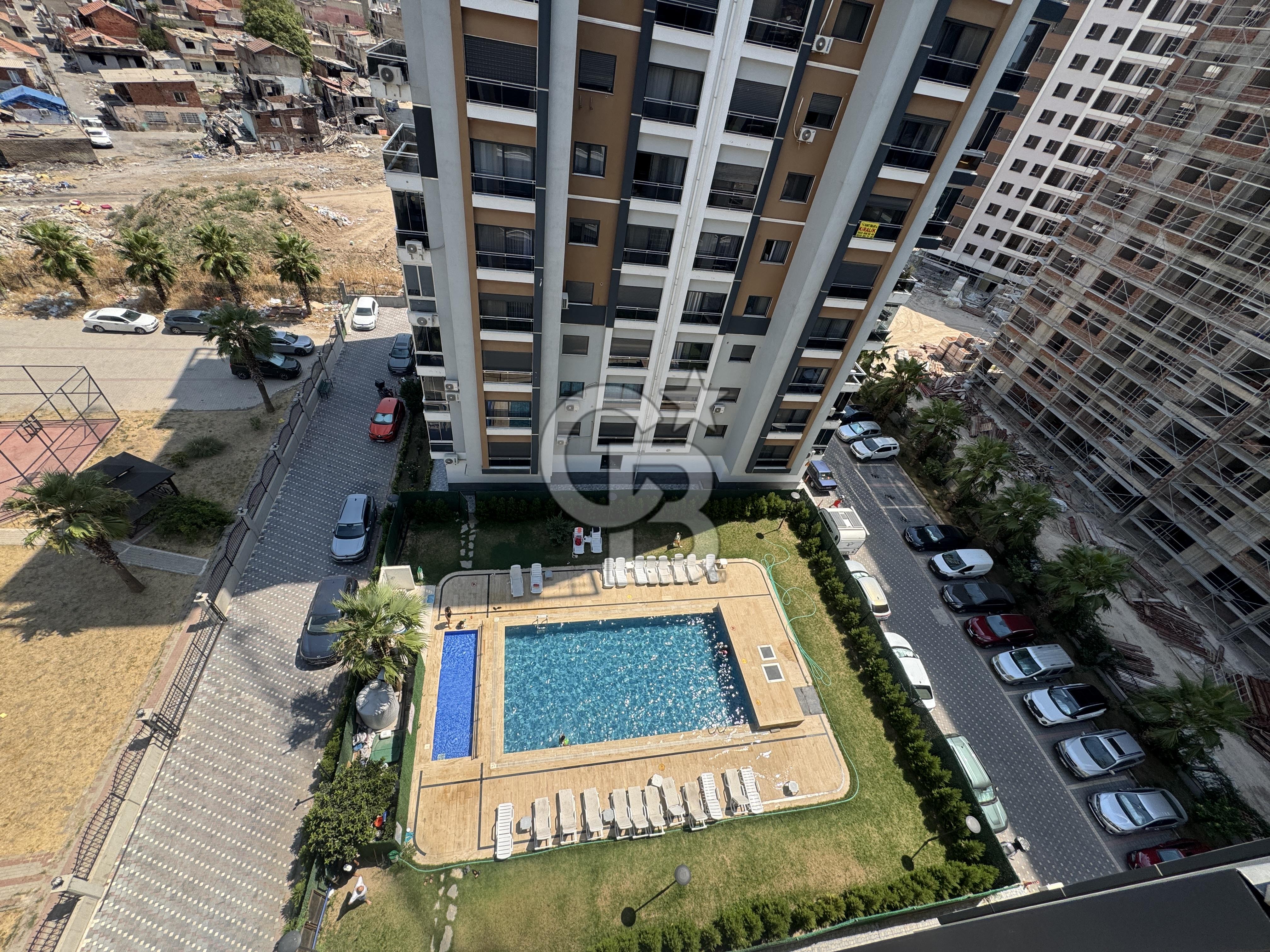 Karşıyaka Örnekköy Ata Sitesi havuzlu güvenlikli 3 + 1 kiralık daire