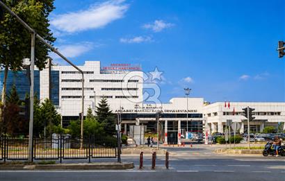 Söğütlü'de Hastane Karşısında,Şehrin Merkezinde Satılık 3+1Daire