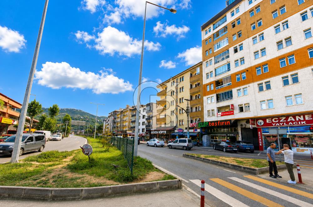 Söğütlü'de Hastane Karşısında,Şehrin Merkezinde Satılık 3+1Daire