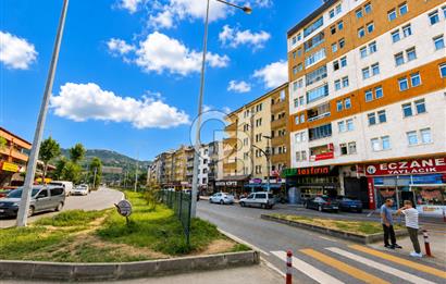 Söğütlü'de Hastane Karşısında,Şehrin Merkezinde Satılık 3+1Daire