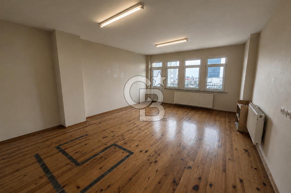Söğütlü'de Hastane Karşısında,Şehrin Merkezinde Satılık 3+1Daire
