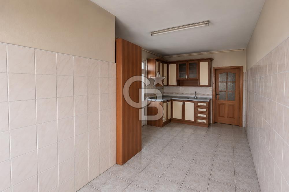 Söğütlü'de Hastane Karşısında,Şehrin Merkezinde Satılık 3+1Daire