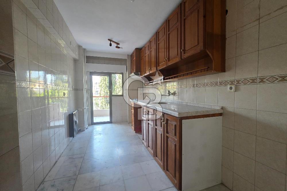 Bornova Süvari Caddesinde 3+1 Kiralık Daire