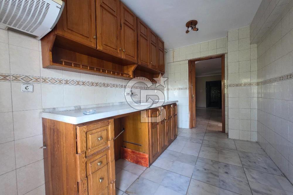 Bornova Süvari Caddesinde 3+1 Kiralık Daire