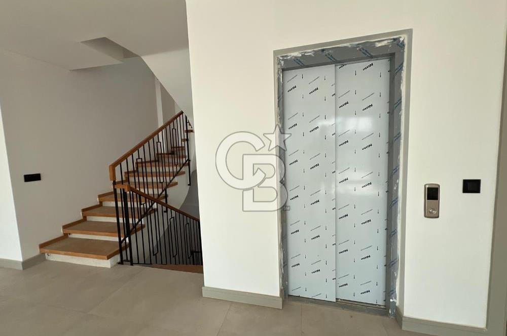 MUSELAND-KUŞADASI BAYRAKLIDEDE DE LÜKS 5+2 HAVUZLU VİLLA