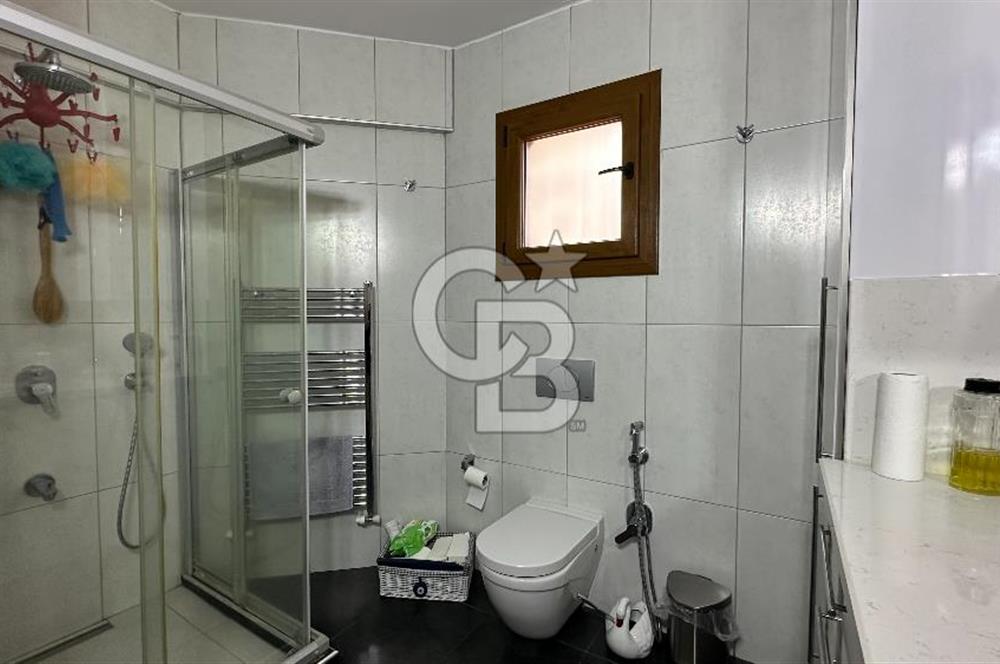 Cunda'da Denize Sıfır Özel Plajlı Lüks Villa