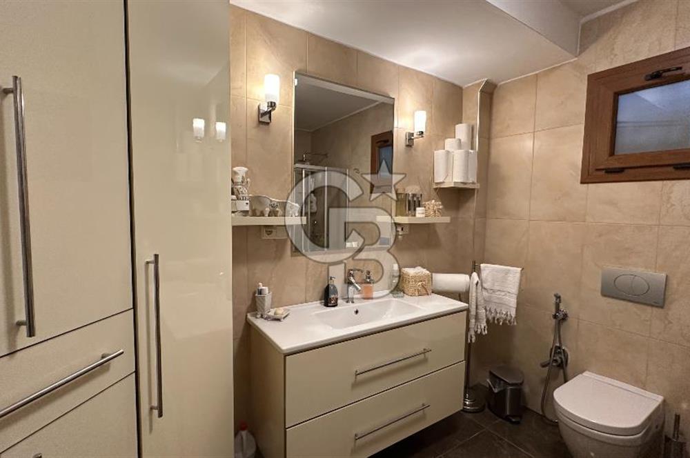 Cunda'da Denize Sıfır Özel Plajlı Lüks Villa