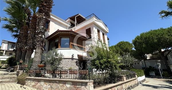 Cunda'da Denize Sıfır Özel Plajlı Lüks Villa - 367494