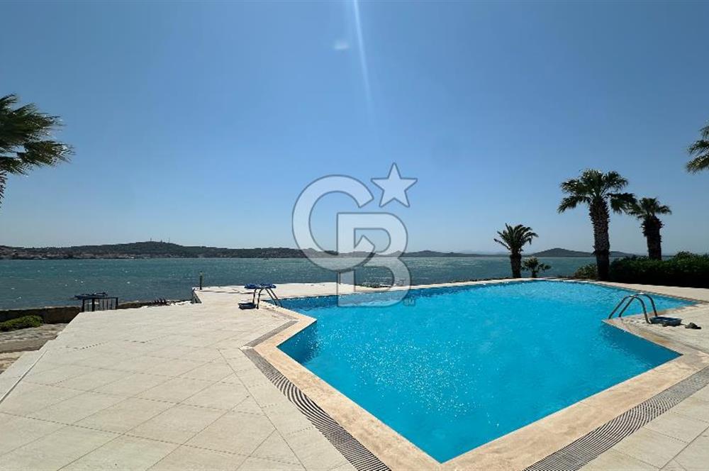 Cunda'da Denize Sıfır Özel Plajlı Lüks Villa