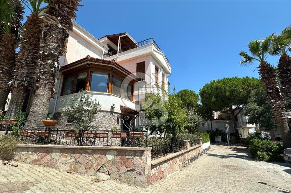 Cunda'da Denize Sıfır Özel Plajlı Lüks Villa