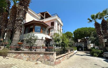 Cunda'da Denize Sıfır Özel Plajlı Lüks Villa