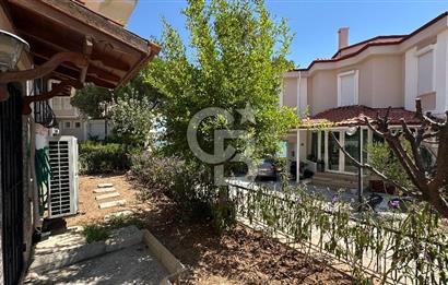 Cunda'da Denize Sıfır Özel Plajlı Lüks Villa