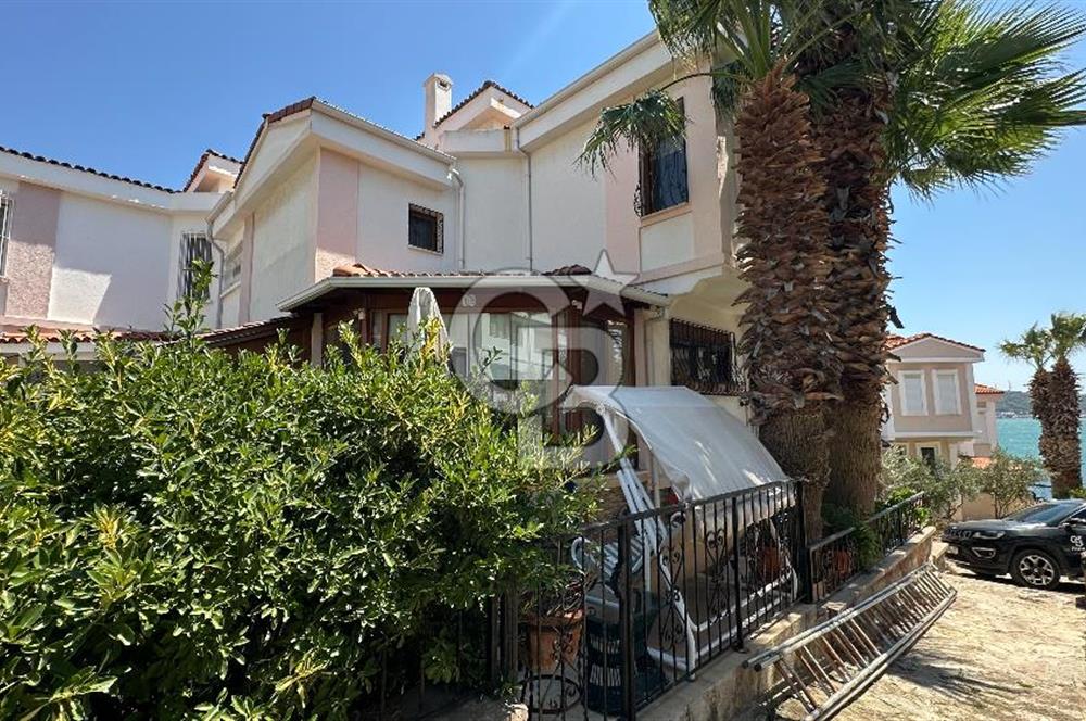 Cunda'da Denize Sıfır Özel Plajlı Lüks Villa