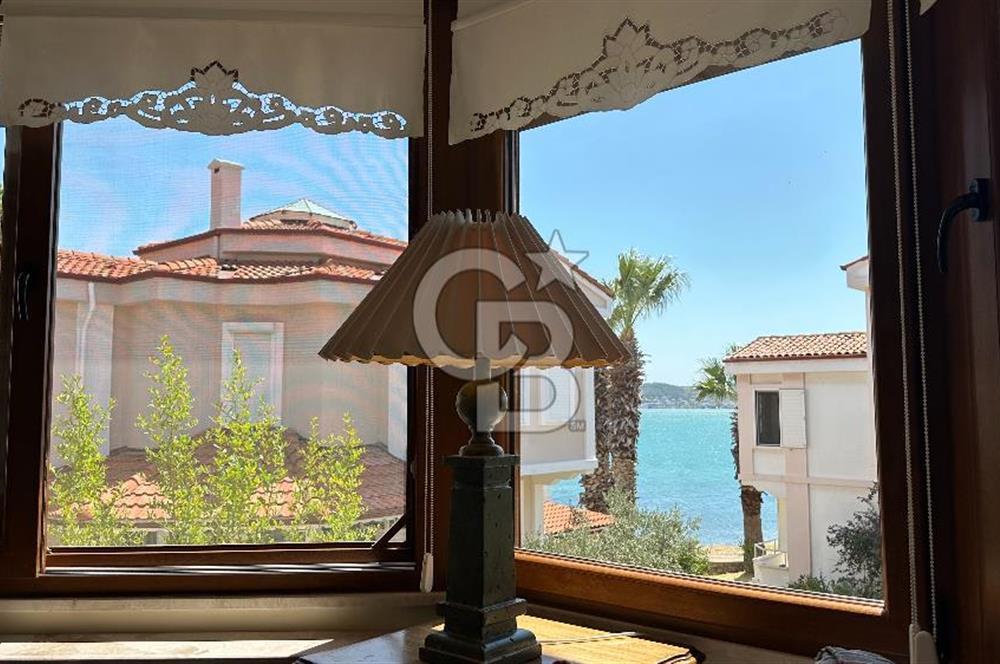 Cunda'da Denize Sıfır Özel Plajlı Lüks Villa
