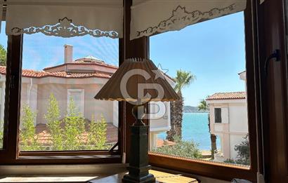 Cunda'da Denize Sıfır Özel Plajlı Lüks Villa