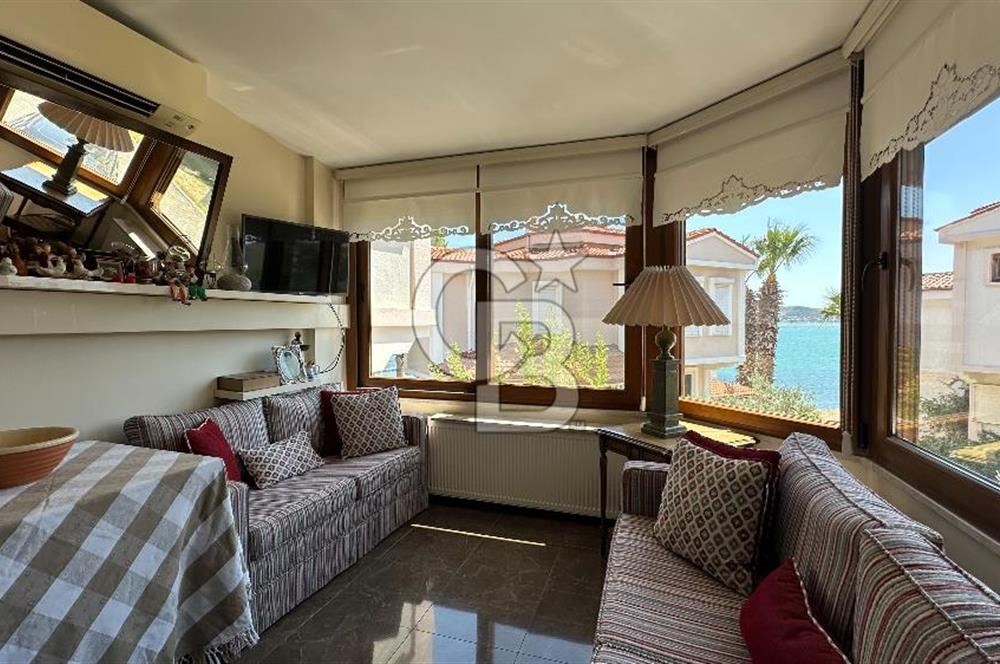 Cunda'da Denize Sıfır Özel Plajlı Lüks Villa