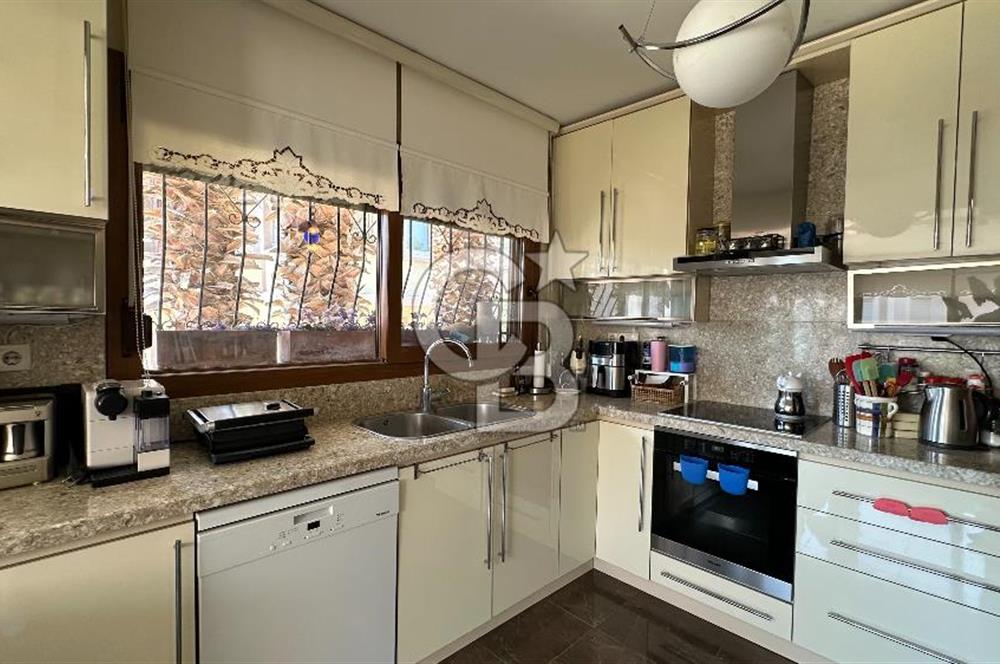 Cunda'da Denize Sıfır Özel Plajlı Lüks Villa
