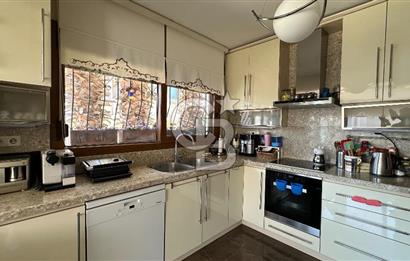 Cunda'da Denize Sıfır Özel Plajlı Lüks Villa