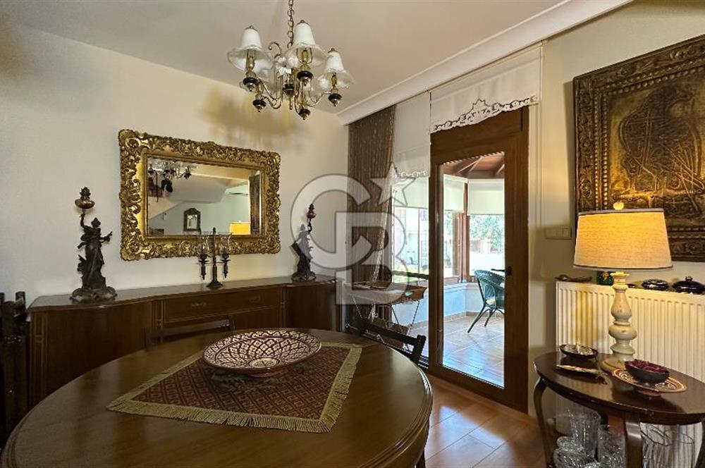 Cunda'da Denize Sıfır Özel Plajlı Lüks Villa