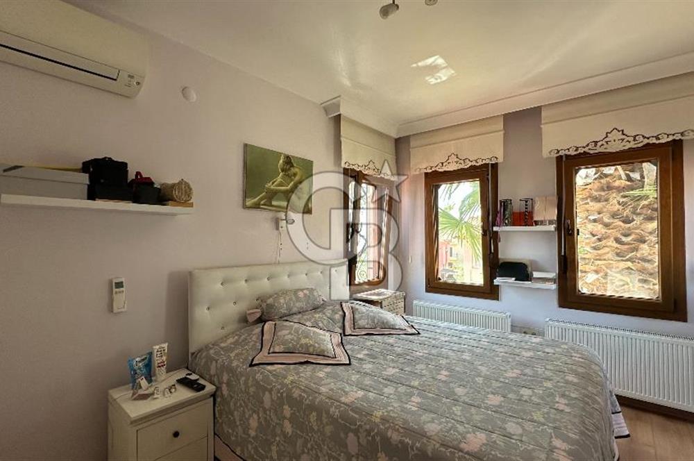 Cunda'da Denize Sıfır Özel Plajlı Lüks Villa