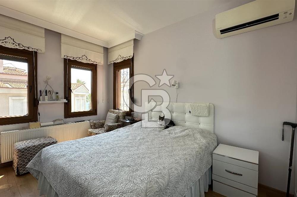 Cunda'da Denize Sıfır Özel Plajlı Lüks Villa