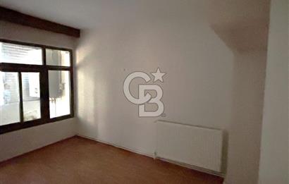Karşıyaka Bahçelievler'de Pazar Yerine Yakın Kiralık 3+1 Daire