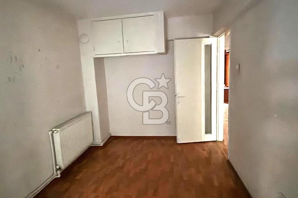 Karşıyaka Bahçelievler'de Pazar Yerine Yakın Kiralık 3+1 Daire
