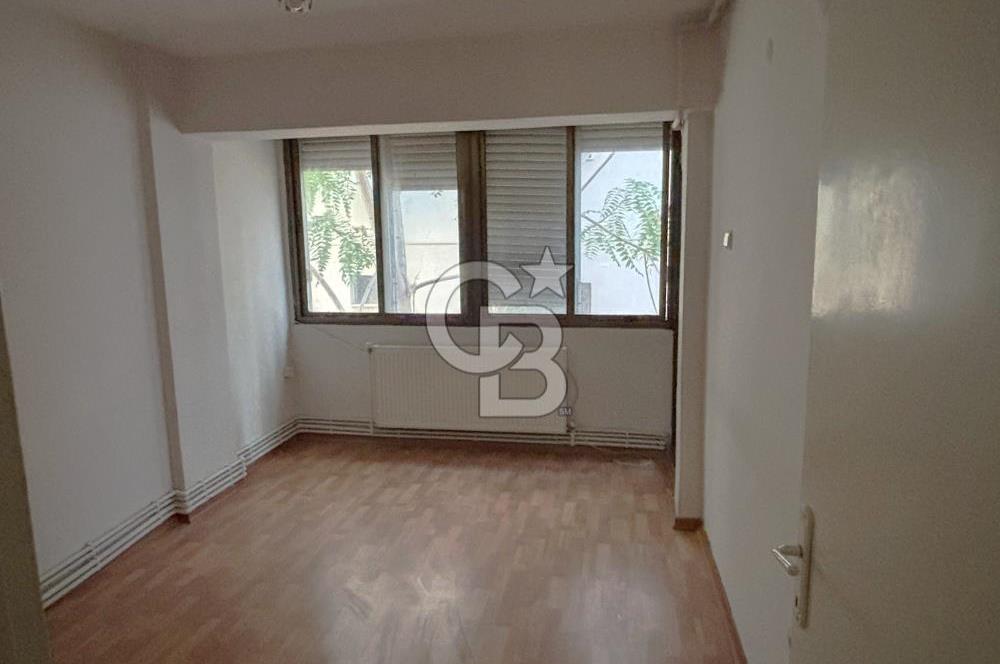 Karşıyaka Bahçelievler'de Pazar Yerine Yakın Kiralık 3+1 Daire