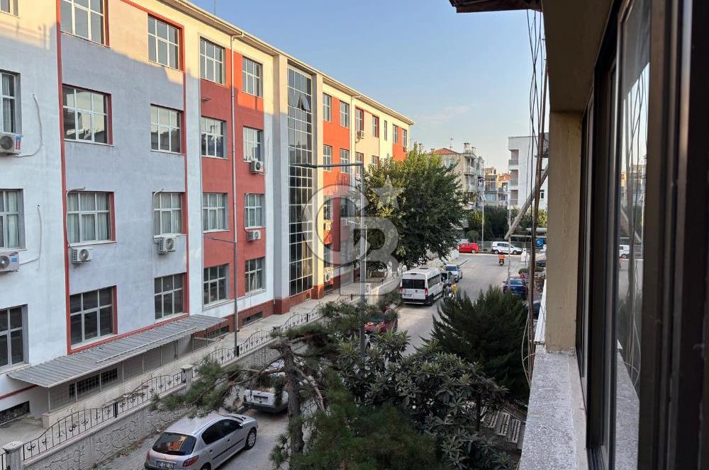 Karşıyaka Bahçelievler'de Pazar Yerine Yakın Kiralık 3+1 Daire