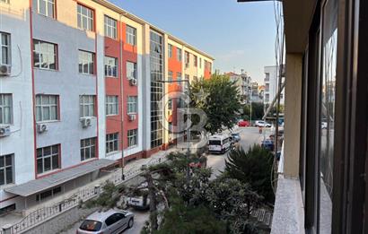 Karşıyaka Bahçelievler'de Pazar Yerine Yakın Kiralık 3+1 Daire