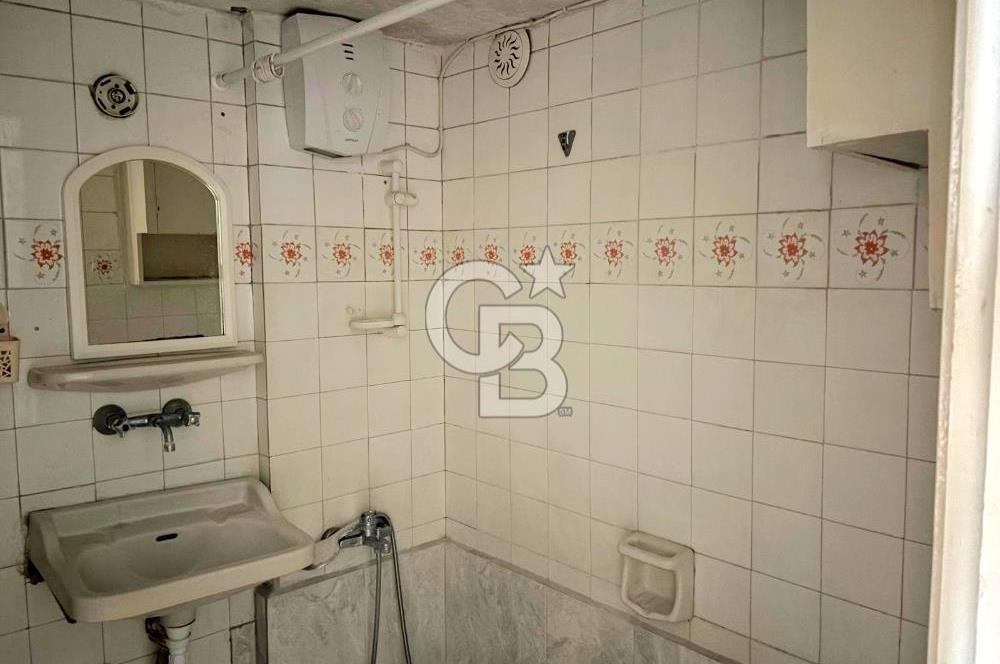 Karşıyaka Bahçelievler'de Pazar Yerine Yakın Kiralık 3+1 Daire