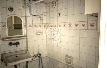 Karşıyaka Bahçelievler'de Pazar Yerine Yakın Kiralık 3+1 Daire