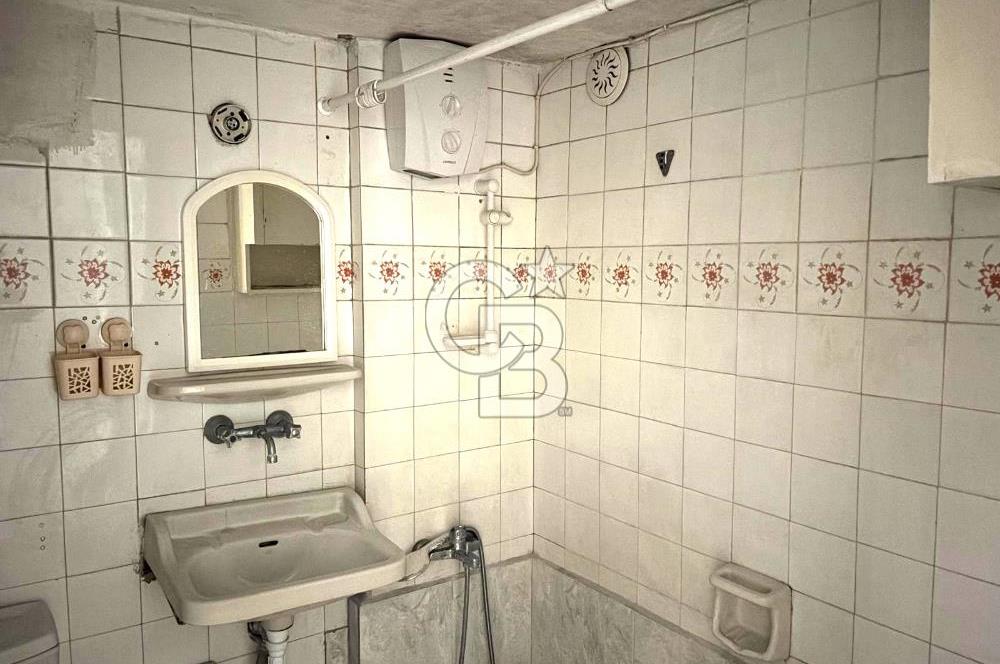 Karşıyaka Bahçelievler'de Pazar Yerine Yakın Kiralık 3+1 Daire