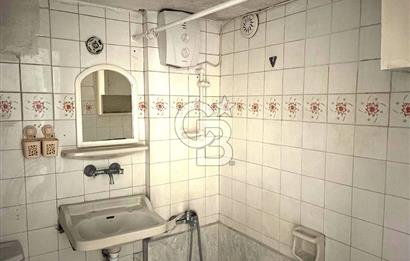 Karşıyaka Bahçelievler'de Pazar Yerine Yakın Kiralık 3+1 Daire