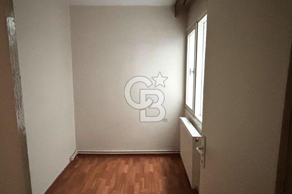 Karşıyaka Bahçelievler'de Pazar Yerine Yakın Kiralık 3+1 Daire