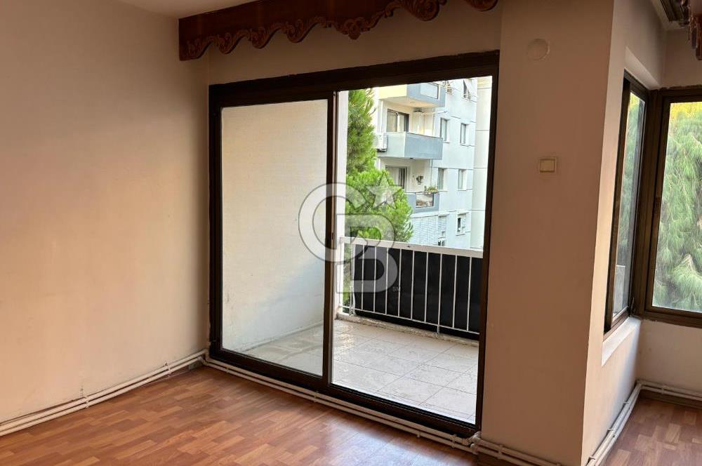 Karşıyaka Bahçelievler'de Pazar Yerine Yakın Kiralık 3+1 Daire