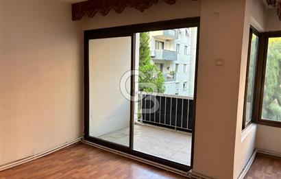 Karşıyaka Bahçelievler'de Pazar Yerine Yakın Kiralık 3+1 Daire