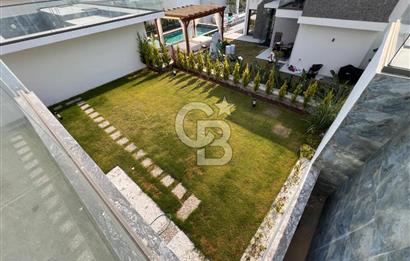 MUSELAND-KUŞADASI BAYRAKLIDEDE DE LÜKS 5+2 HAVUZLU VİLLA