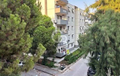 Karşıyaka Bahçelievler'de Pazar Yerine Yakın Kiralık 3+1 Daire