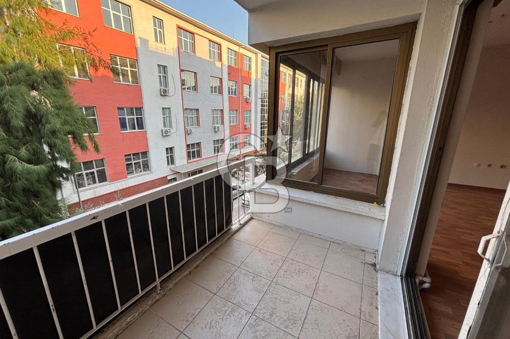 Karşıyaka Bahçelievler'de Pazar Yerine Yakın Kiralık 3+1 Daire