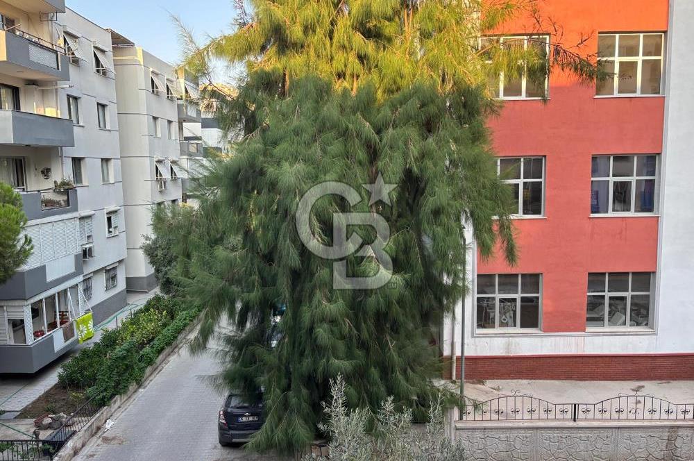Karşıyaka Bahçelievler'de Pazar Yerine Yakın Kiralık 3+1 Daire