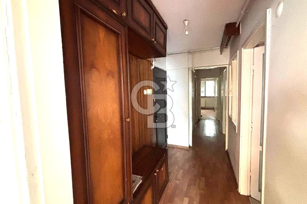 Karşıyaka Bahçelievler'de Pazar Yerine Yakın Kiralık 3+1 Daire