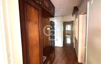 Karşıyaka Bahçelievler'de Pazar Yerine Yakın Kiralık 3+1 Daire
