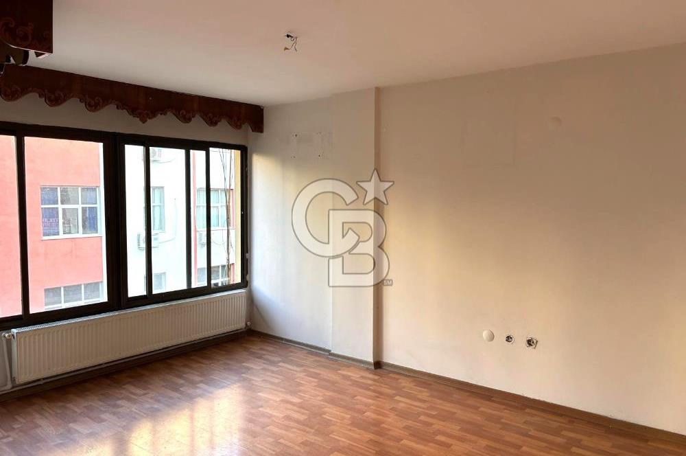 Karşıyaka Bahçelievler'de Pazar Yerine Yakın Kiralık 3+1 Daire