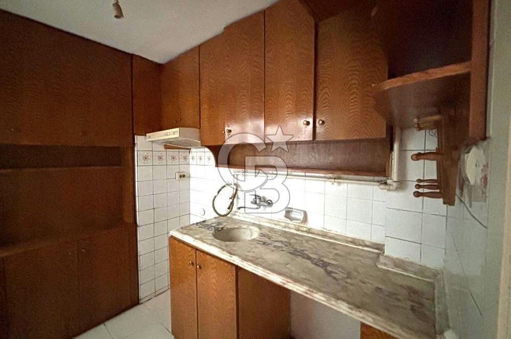Karşıyaka Bahçelievler'de Pazar Yerine Yakın Kiralık 3+1 Daire