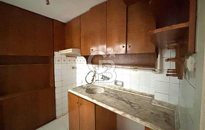 Karşıyaka Bahçelievler'de Pazar Yerine Yakın Kiralık 3+1 Daire
