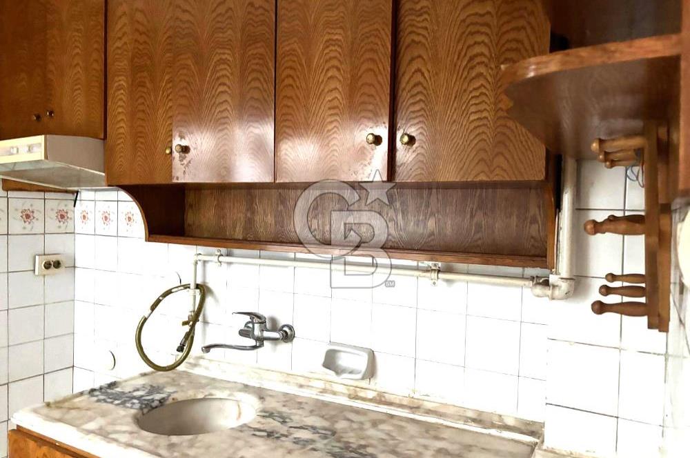 Karşıyaka Bahçelievler'de Pazar Yerine Yakın Kiralık 3+1 Daire