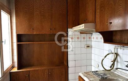 Karşıyaka Bahçelievler'de Pazar Yerine Yakın Kiralık 3+1 Daire