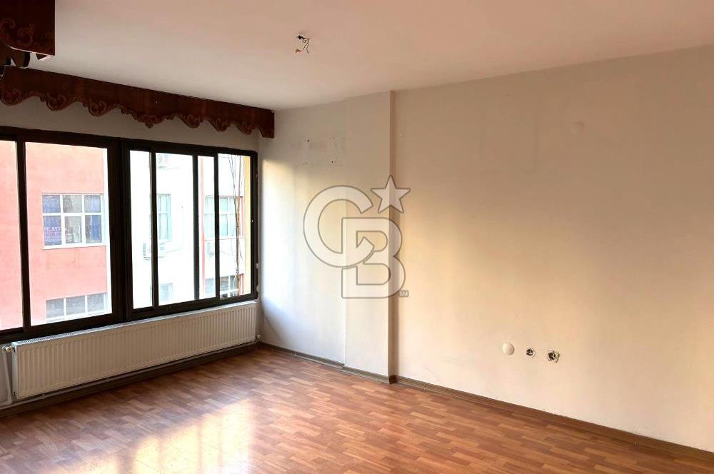 Karşıyaka Bahçelievler'de Pazar Yerine Yakın Kiralık 3+1 Daire